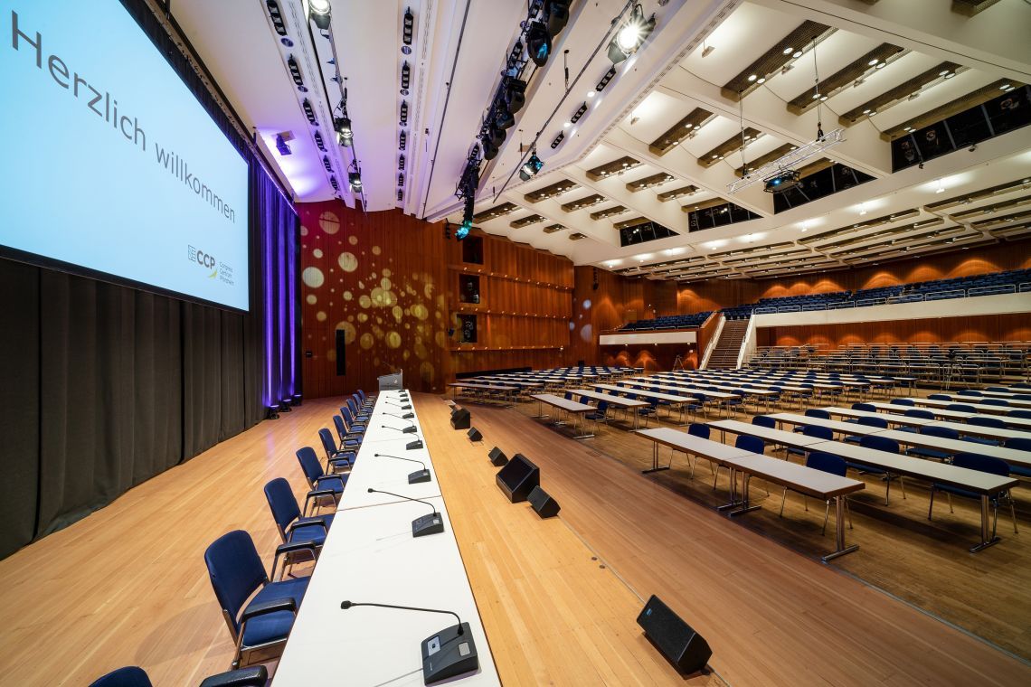 CongressCentrum Pforzheim CCP - Großer Saal - Bühne und parlamentarische Bestuhlung
