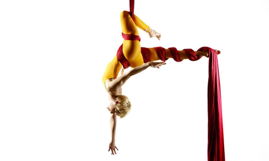 Andrea Engler | Vertikaltuch Akrobatik