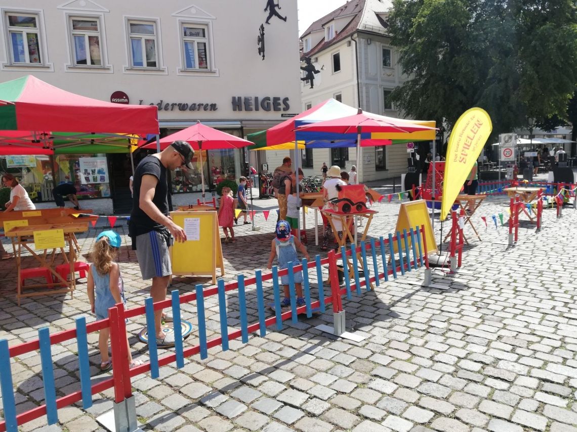 Das kleine Spieleparadies am Postmichel auf dem Fischbrunnenplatz in Esslingen